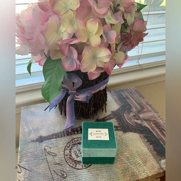 NWT Nanette Lepore Cubic Zirconia Sterling Silver Stud Earrings Velvet Gift Box - Picture 4 of 4